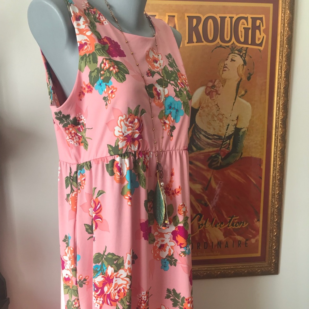 Outfit: dress and necklace/bracelet set